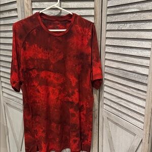 201. Lululemon always agile short sleeve Men's Red Tie-Dye Shirt. Pre owned